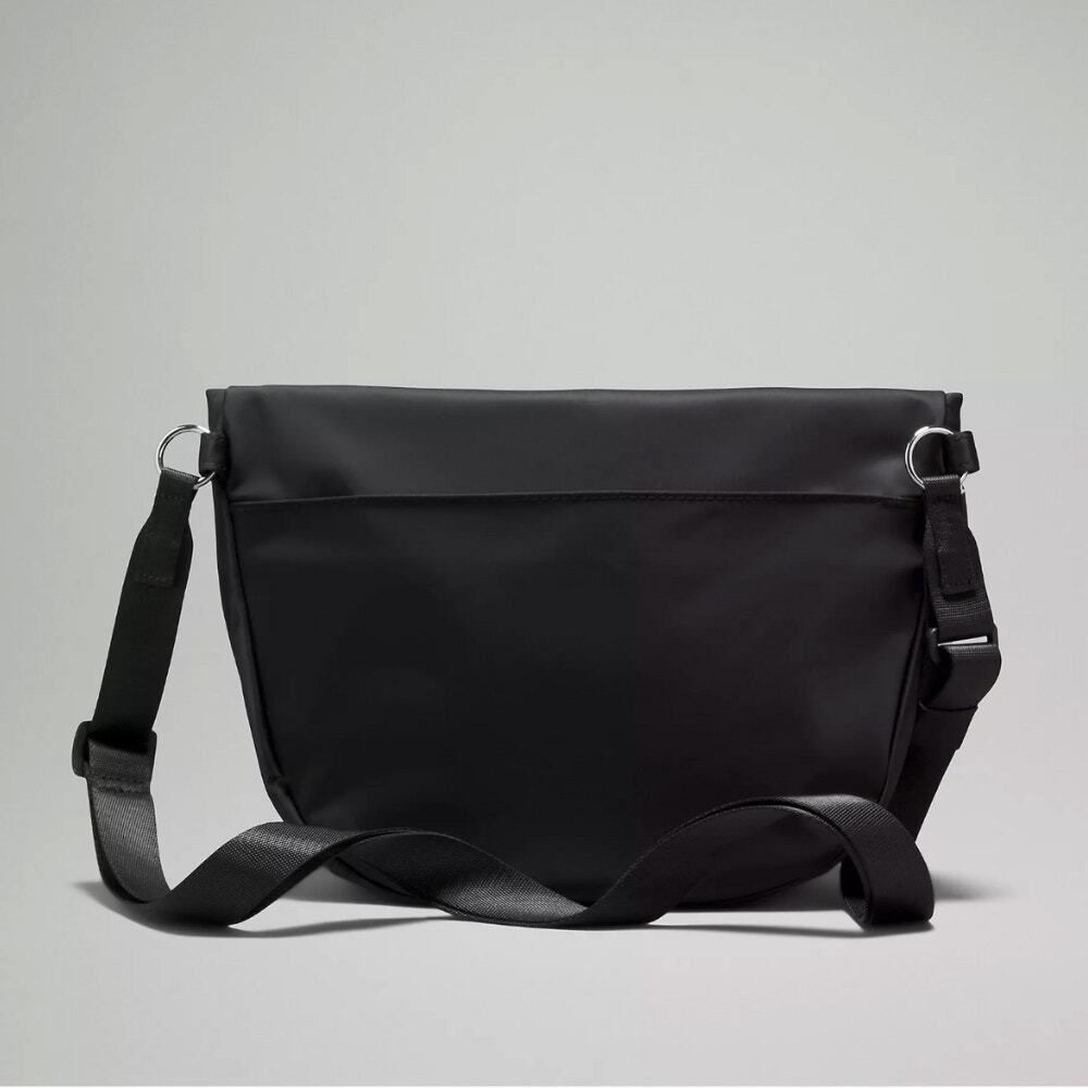 NEW Lululemon All Night Festival Crossbody Belt Bag 5L - Black/Silver - Picture 4 of 5